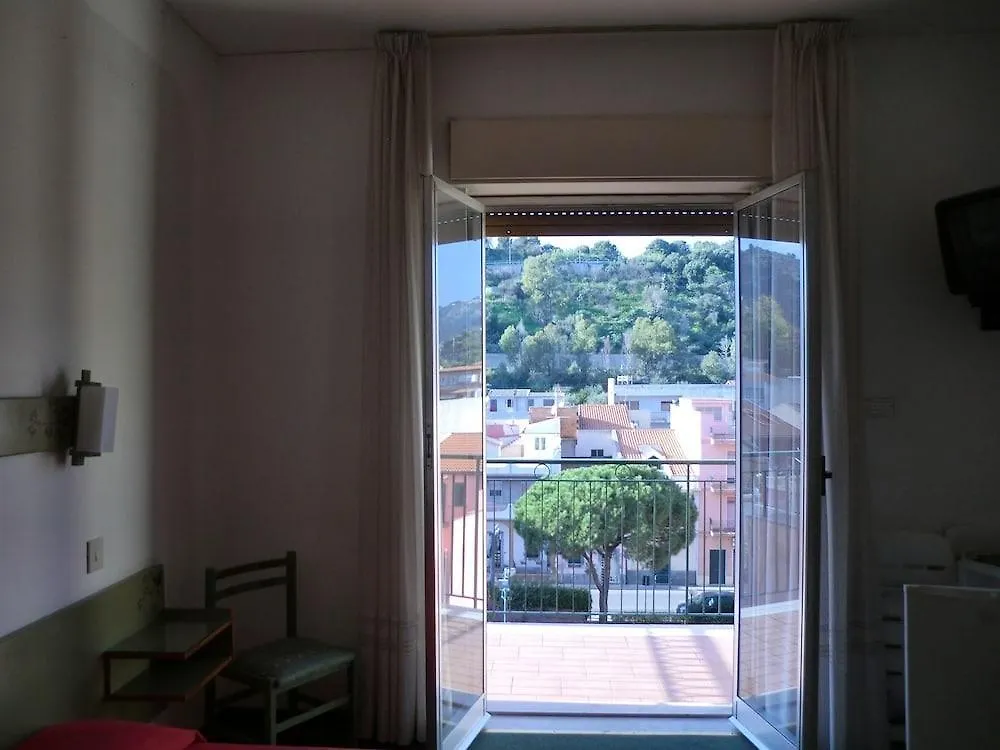 Hotel Kennedy SantʼAlessio Siculo 3*,