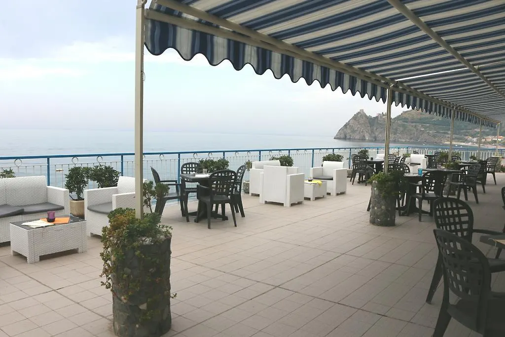Hotel Kennedy SantʼAlessio Siculo 3*,